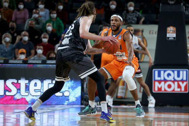 为一名场上 为一名场上